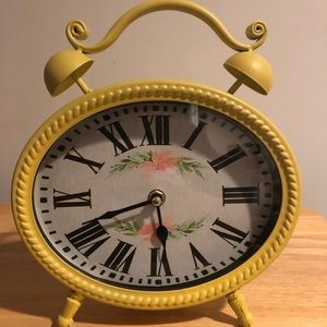 Vintage looking, working clock!